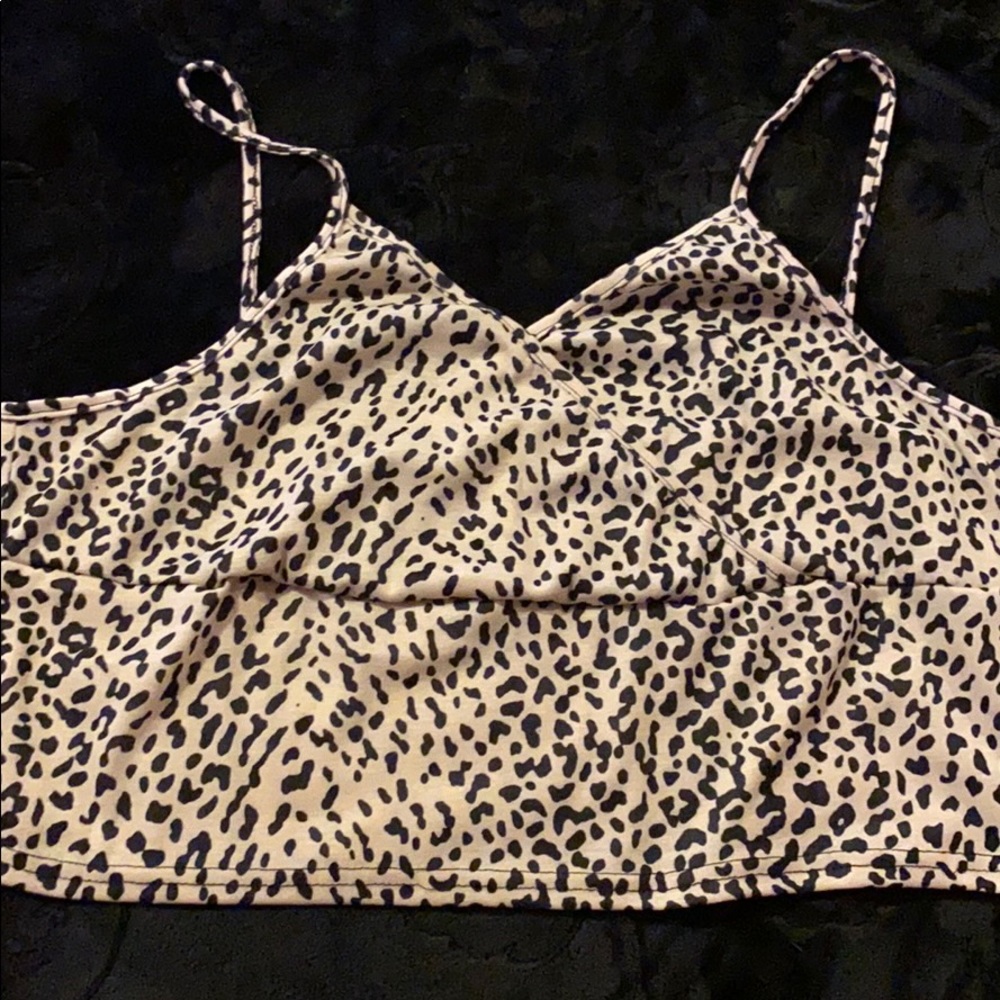 Cropped leopard cami